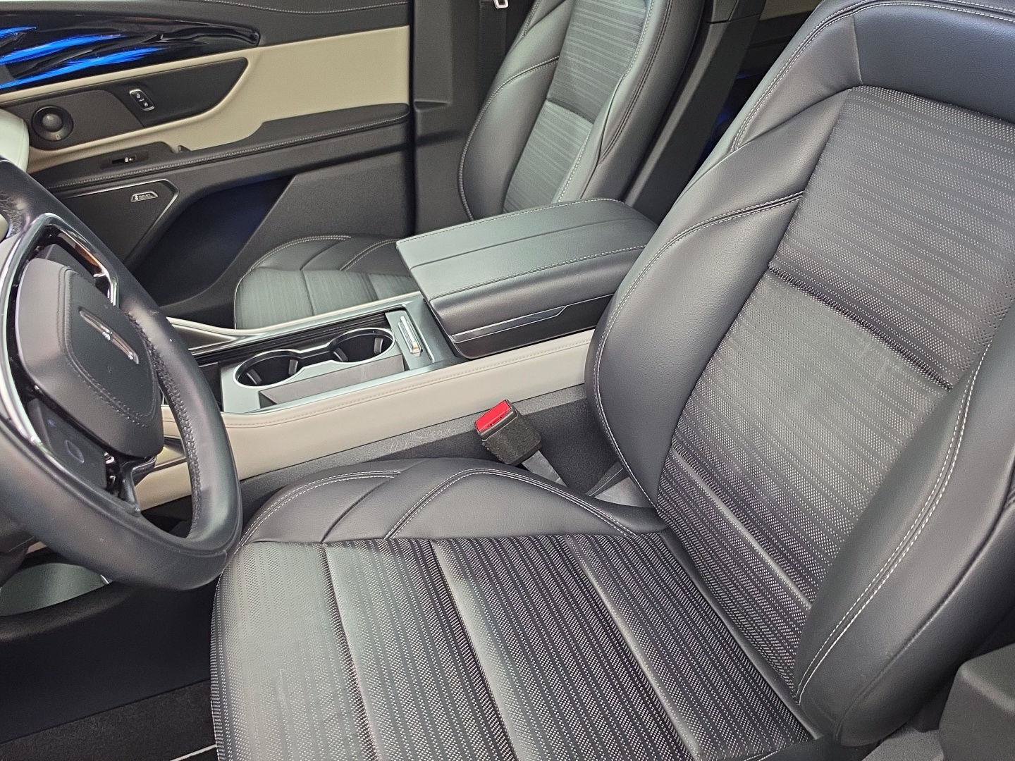 Certified 2025 Lincoln Nautilus Reserve AWD/4WD image 6