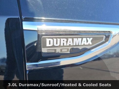 Used 2023 GMC Yukon XL SLT w/ SLT Premium Package image 41