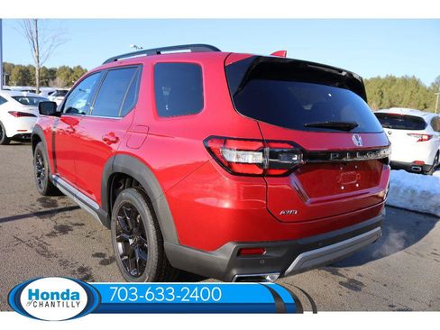 New 2025 Honda Pilot Touring image 5