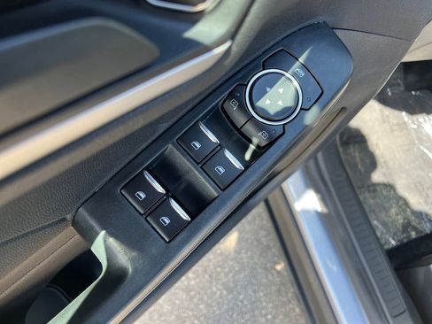 Used 2022 Ford Escape SE image 13