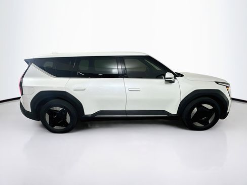 Used 2024 Kia EV9 Light RWD image 10