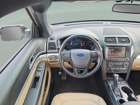 Used 2016 Ford Explorer XLT w/ Equipment Group 202A FWD image 5