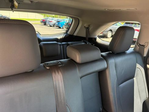 Used 2015 Toyota Highlander XLE image 32