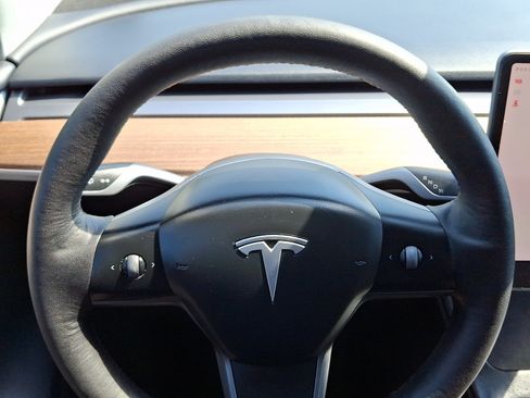 Used 2023 Tesla Model Y AWD image 20