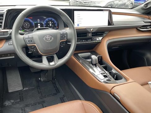 Used 2025 Toyota Crown Signia w/ Advanced Technology Package AWD/4WD image 16