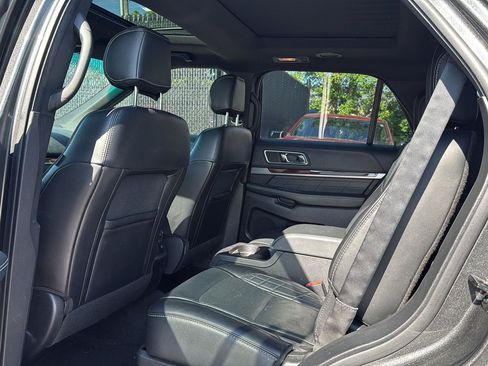 Used 2017 Ford Explorer Platinum AWD/4WD image 10