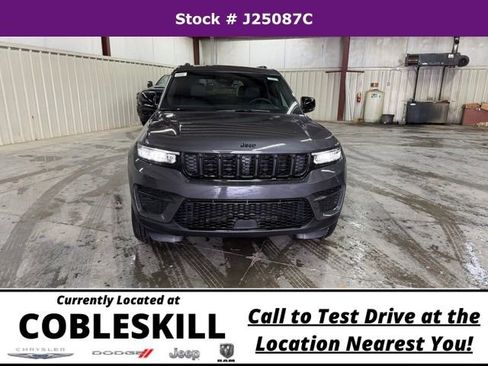 New 2025 Jeep Grand Cherokee Altitude AWD/4WD image 2