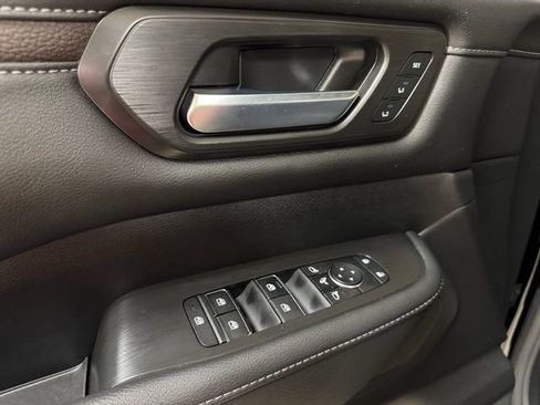 Used 2025 Nissan Armada SL w/ Captain's Chari Seat Package RWD image 7