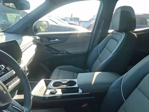 Used 2026 Chevrolet Equinox LT w/ Convenience Package II AWD/4WD image 9