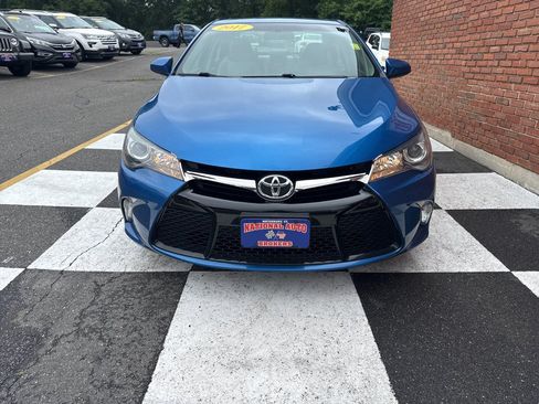 Used 2017 Toyota Camry SE w/ Moonroof Package FWD image 6