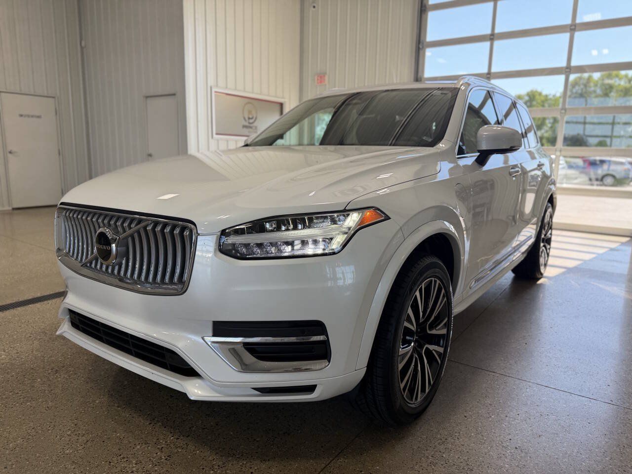 Used 2023 Volvo XC90 T8 Core AWD/4WD image 34