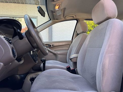 Used 2003 Ford Focus SE FWD image 15