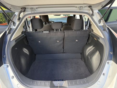 Used 2020 Nissan Leaf SV w/ SV Technology Package FWD image 16
