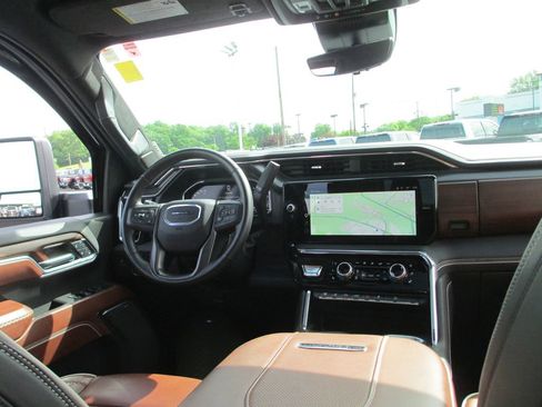Used 2024 GMC Sierra 2500 Denali Ultimate w/ Max Trailering Package AWD/4WD image 33