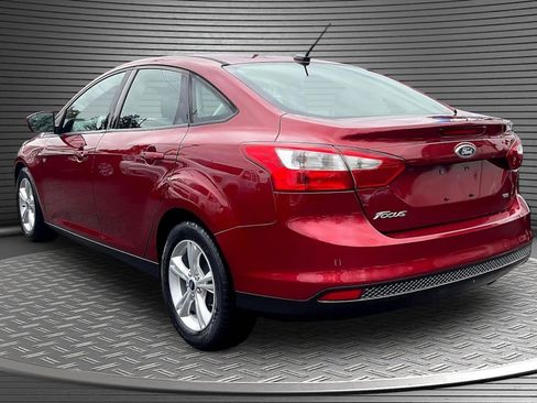 Used 2013 Ford Focus SE w/ SE Winter Pkg FWD image 4