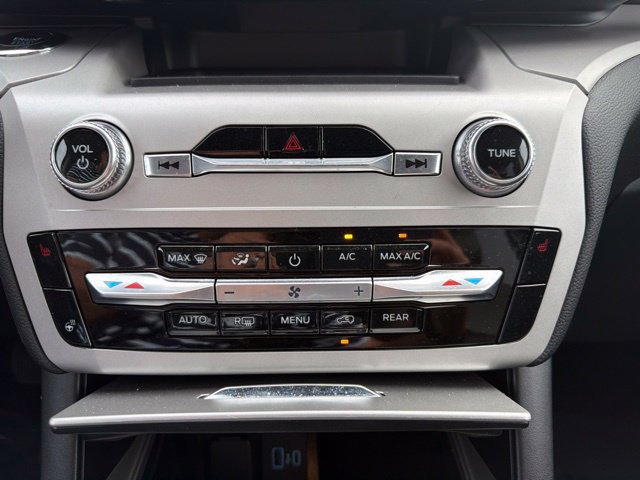 Used 2024 Ford Explorer XLT w/ Equipment Group 202A AWD/4WD image 46