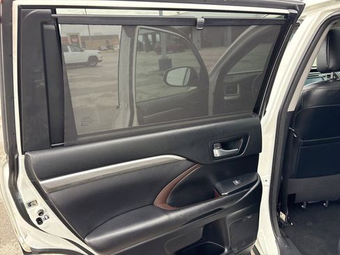 Used 2018 Toyota Highlander Limited image 28