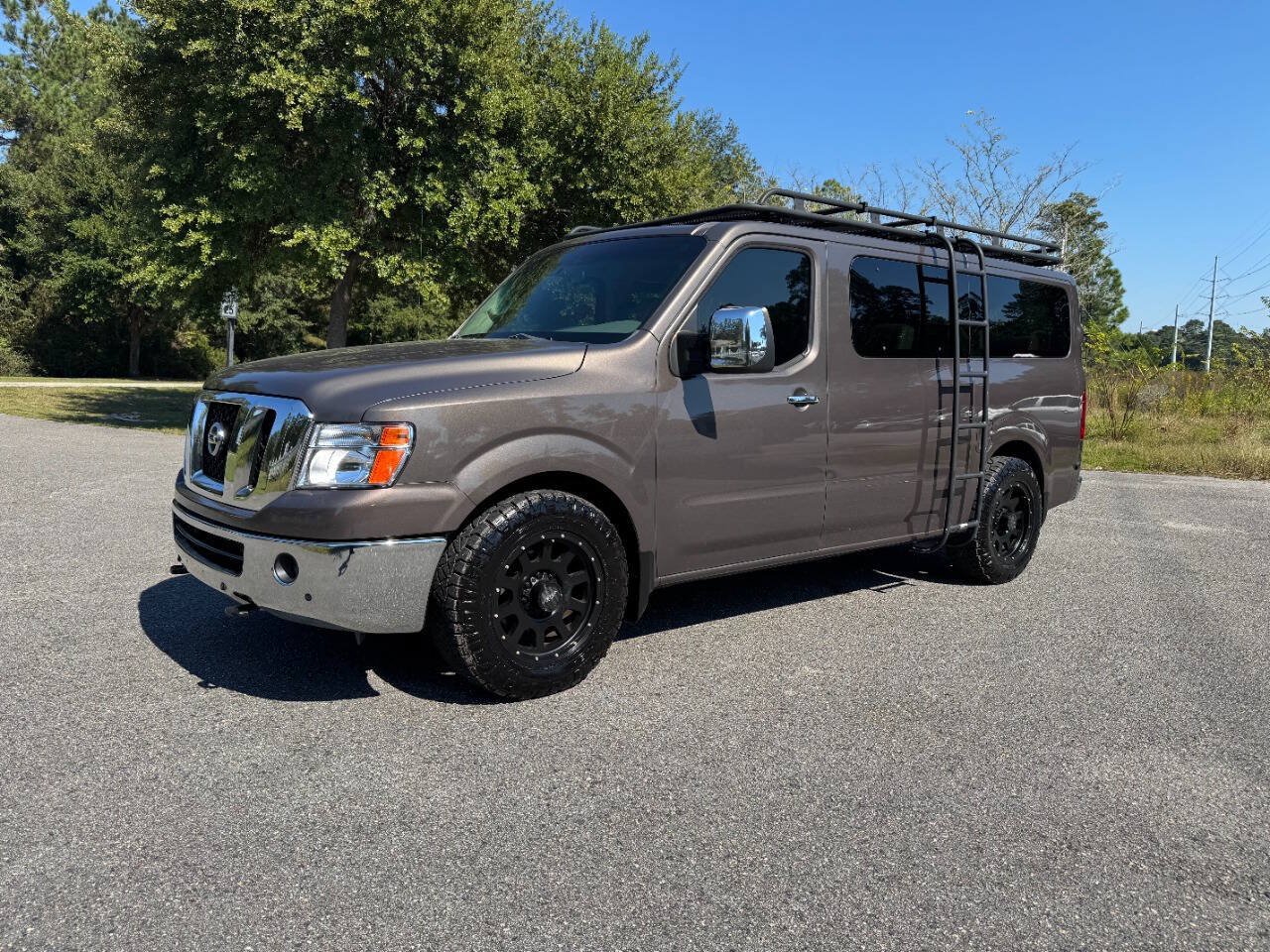 Used 2017 Nissan NV 3500 SL RWD image 28