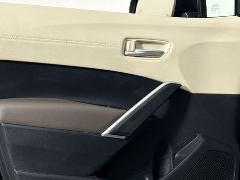 Used 2022 Toyota Corolla Cross XLE image 17