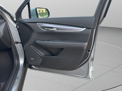 New 2025 Cadillac XT6 Luxury image 11