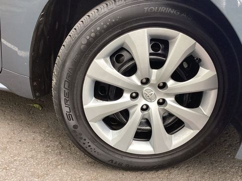 Used 2022 Toyota Corolla LE FWD image 13