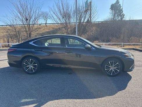 Used 2025 Lexus ES 350 w/ Premium Package image 4