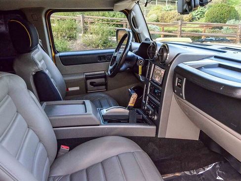 Used 2003 HUMMER H2 w/ Preferred Equipment Group AWD/4WD image 19