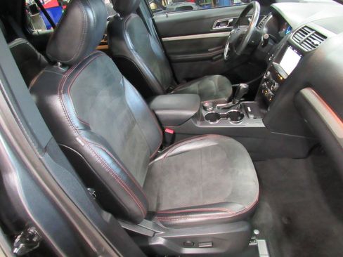 Used 2019 Ford Explorer XLT w/ Equipment Group 202A AWD/4WD image 23