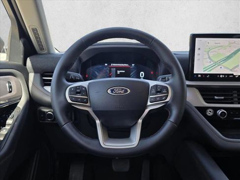 Used 2025 Ford Explorer Active image 18