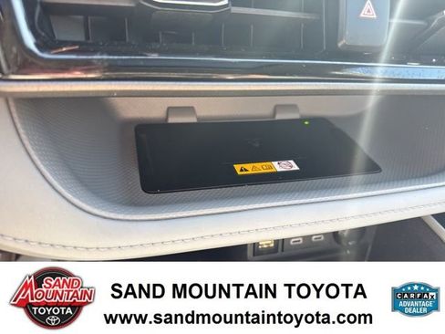 Used 2024 Toyota Highlander XLE image 22