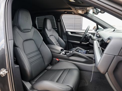 New 2026 Porsche Cayenne S image 28