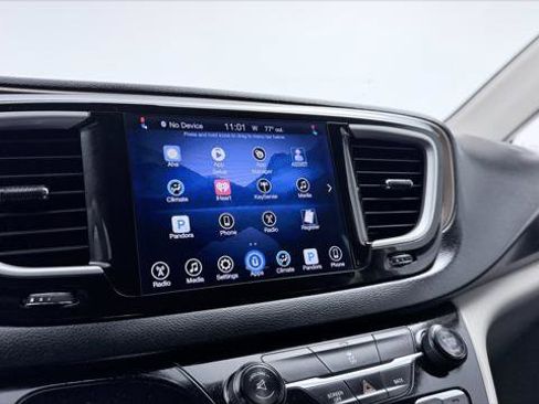 Used 2017 Chrysler Pacifica Touring FWD image 28