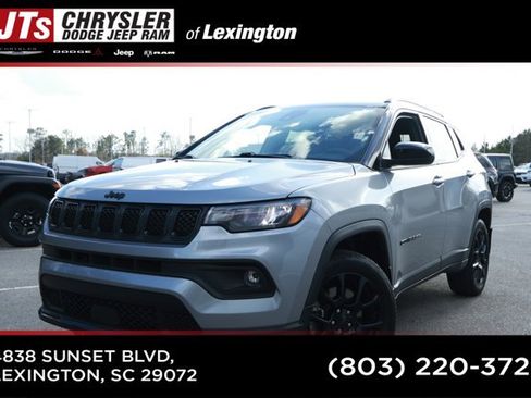Used 2023 Jeep Compass Altitude image 1