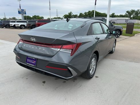 New 2026 Hyundai Elantra SE FWD image 5