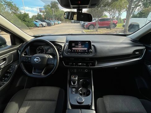 Used 2025 Nissan Rogue SV AWD/4WD image 10