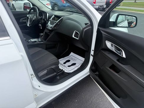 Used 2017 Chevrolet Equinox LT w/ Convenience Package image 11