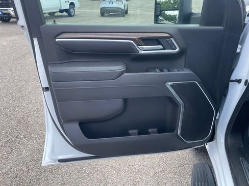 Used 2025 Chevrolet Silverado 2500 LT w/ Convenience Package AWD/4WD image 18