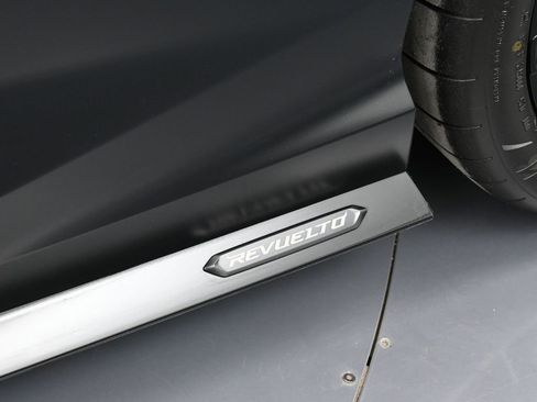 Used 2024 Lamborghini Revuelto AWD/4WD image 14