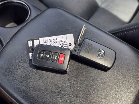Used 2018 Toyota Avalon XLE Plus FWD image 35