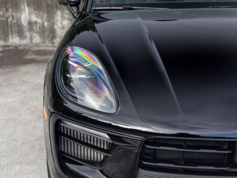 Certified 2022 Porsche Macan S AWD/4WD image 14