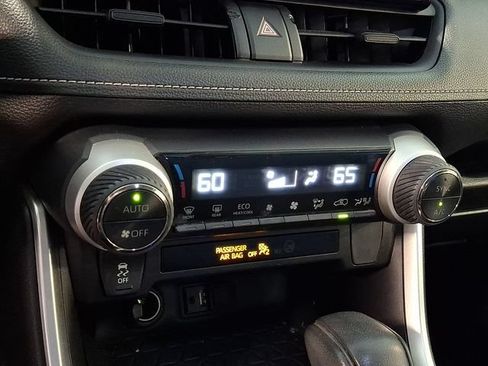 Used 2019 Toyota RAV4 LE w/ Carpet Mat Package AWD/4WD image 16