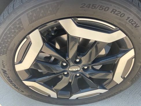 Used 2024 Kia Telluride S w/ S Sunroof Package FWD image 7