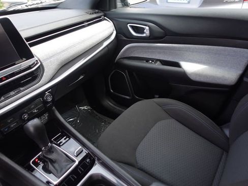 Used 2025 Jeep Compass Sport AWD/4WD image 20