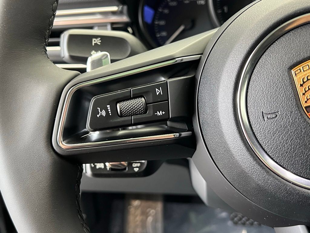Used 2026 Porsche Macan AWD/4WD image 9