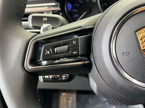 Used 2026 Porsche Macan AWD/4WD image 9