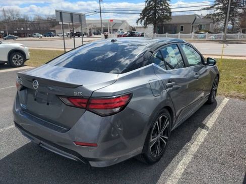 Used 2022 Nissan Sentra SR w/ SR Premium Package FWD image 5