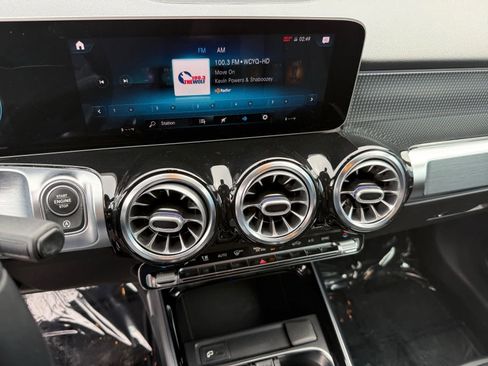 Used 2021 Mercedes-Benz GLB 250 4MATIC image 18