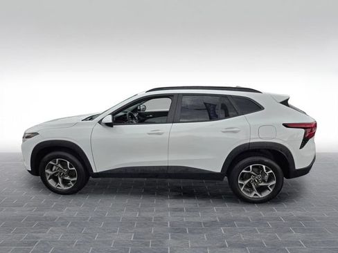 Used 2025 Chevrolet Trax LT w/ LT Convenience Package FWD image 4