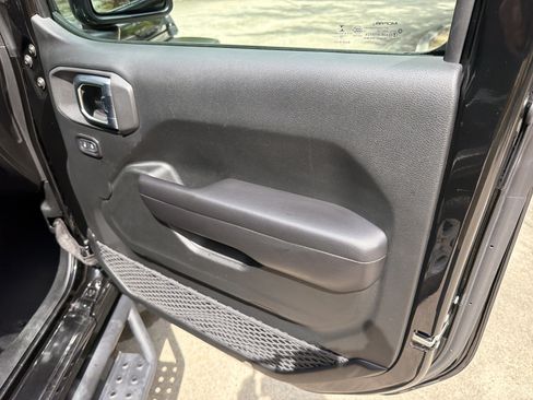 Used 2019 Jeep Wrangler Sport AWD/4WD image 14