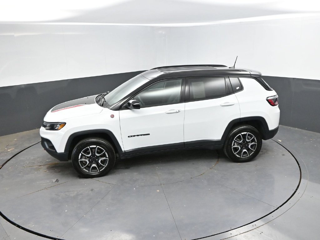 Used 2025 Jeep Compass Trailhawk AWD/4WD image 26
